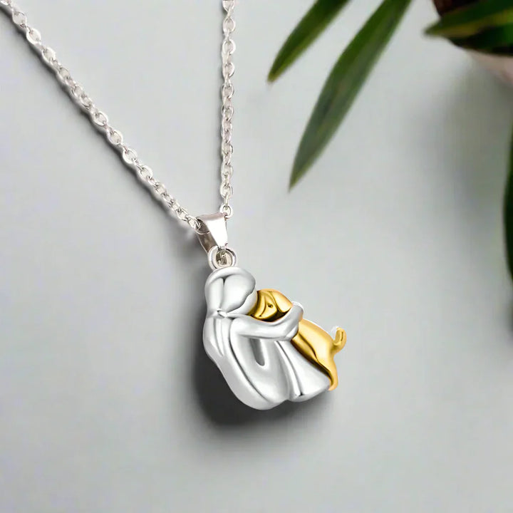 NICOLE - Hug Pendant Necklace