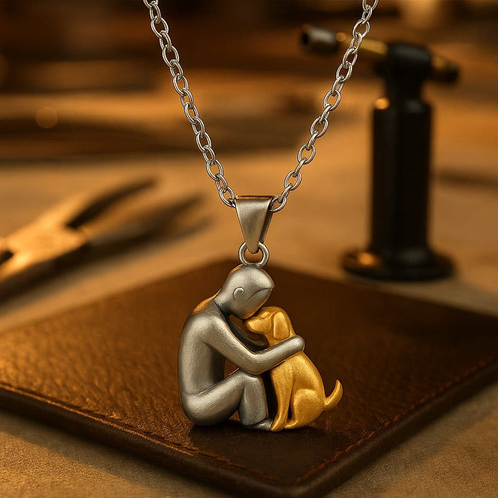 NICOLE - Hug Pendant Necklace
