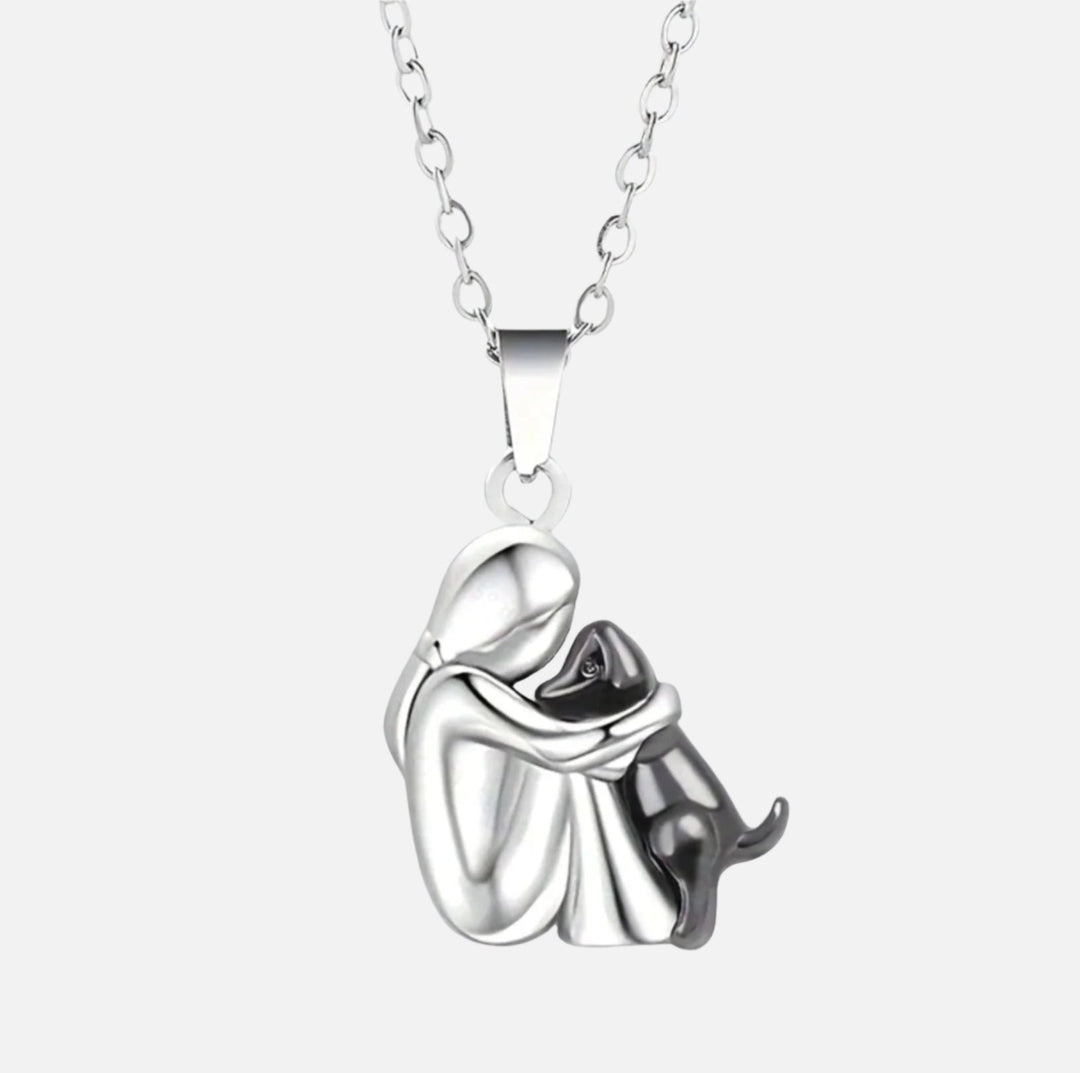 NICOLE - Hug Pendant Necklace